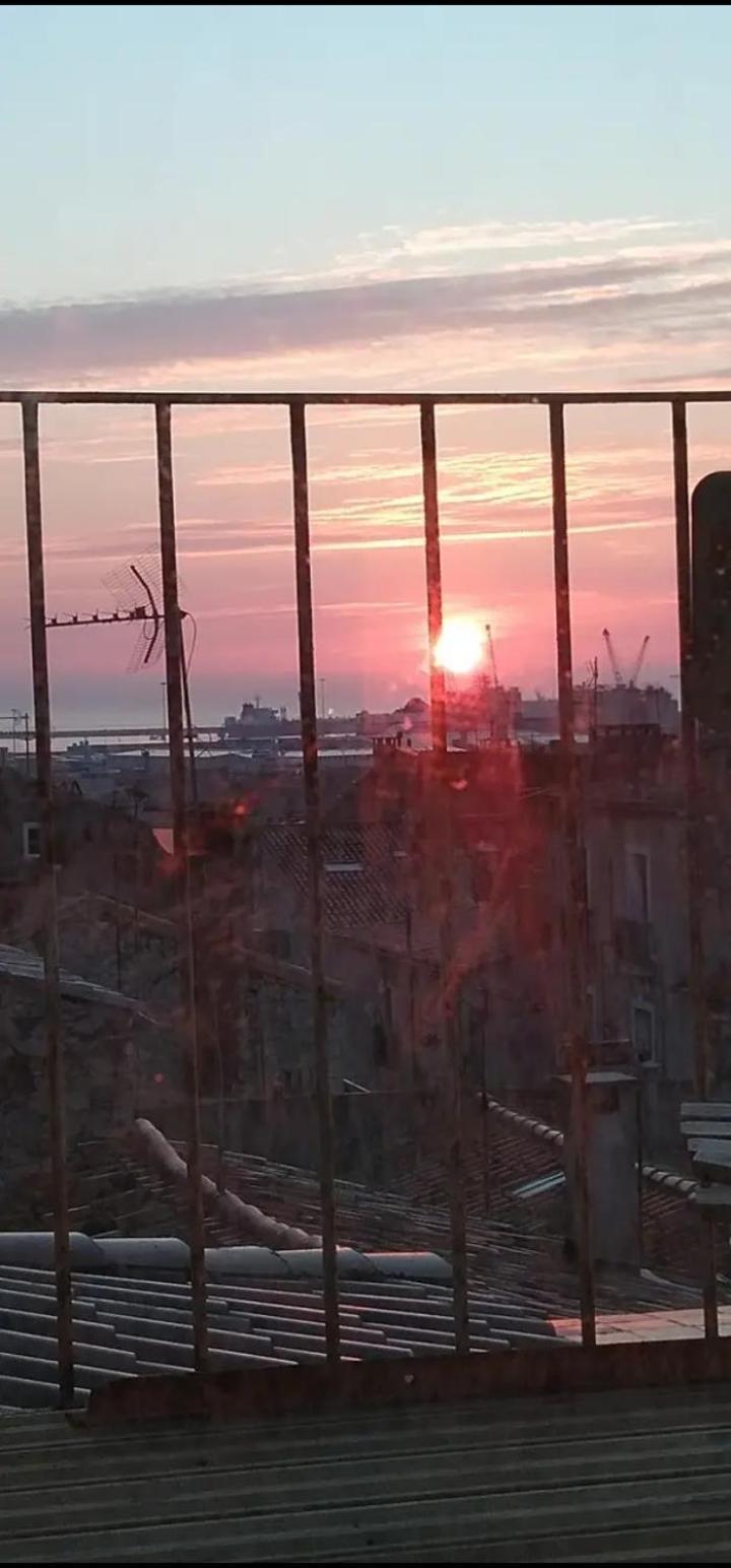 Terrasse De La Revolution Apartment Сет Екстериор снимка